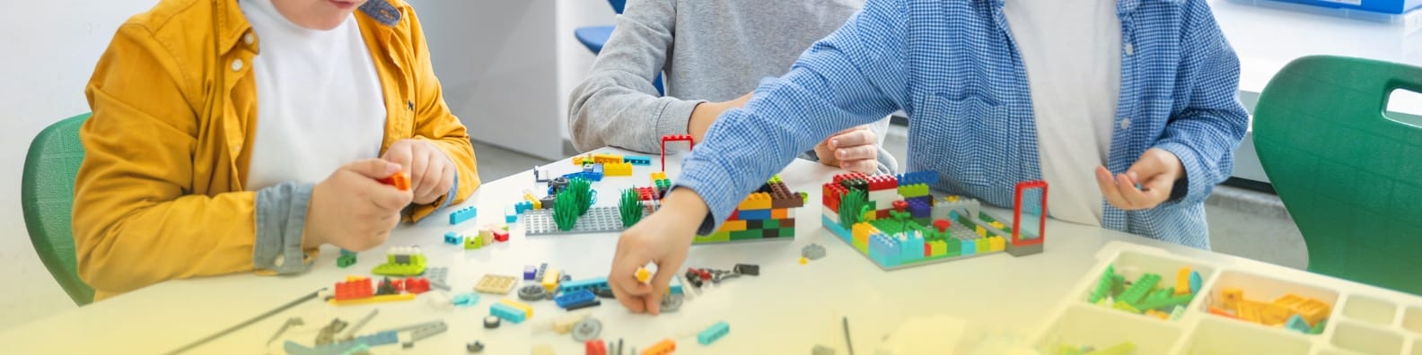 Robotica LEGO – joaca inteligentă care dezvoltă minți curioase