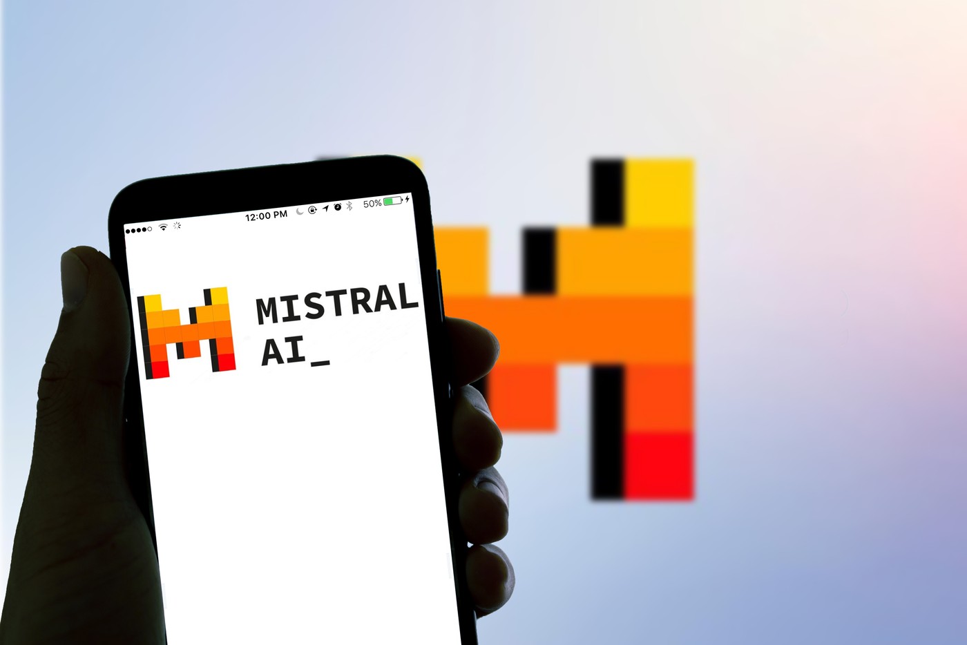 Motorul de căutare german Ecosia renunță la Mistral și mizează pe IA open-source din China: „Suntem dezamăgiți de calitatea serviciilor”